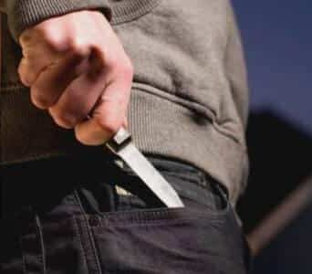 Pozzuoli: lite al bar, 61enne accoltella un coetaneo