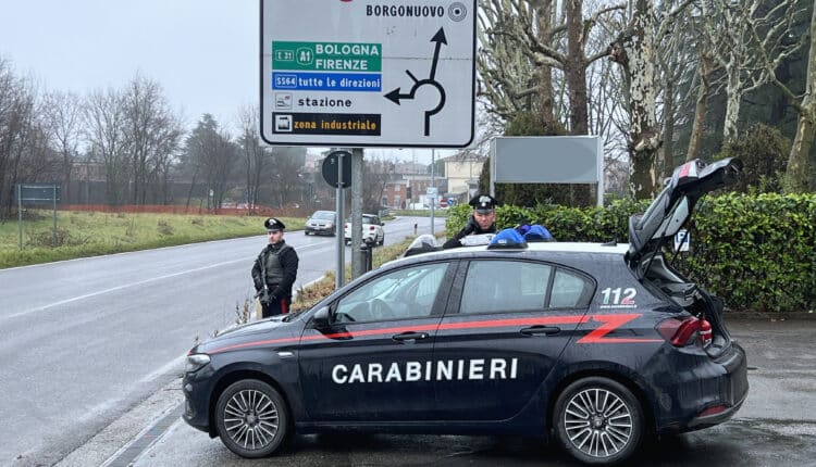 Bologna, i carabinieri intensificano i controlli sui minorenni. Trovate armi e droga.