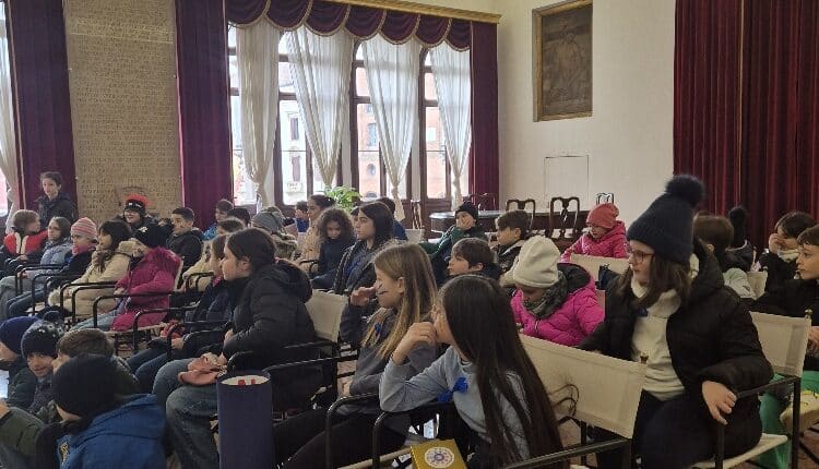 Rovigo: Giornata nazionale contro il bullismo e il cyberbullismo. Palazzo Nodari si colora di blu