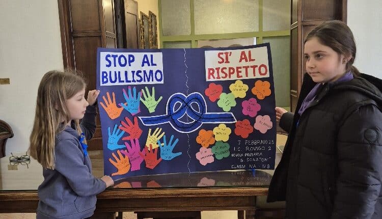 Rovigo: Giornata nazionale contro il bullismo e il cyberbullismo. Palazzo Nodari si colora di blu