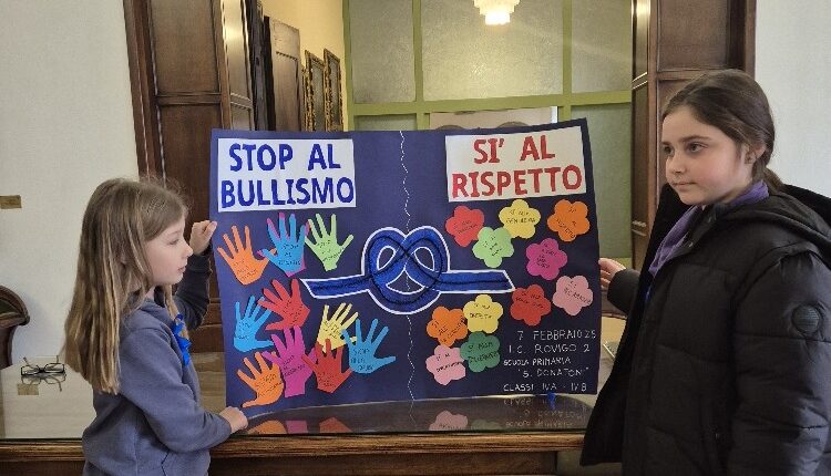 Rovigo: Giornata nazionale contro il bullismo e il cyberbullismo. Palazzo Nodari si colora di blu