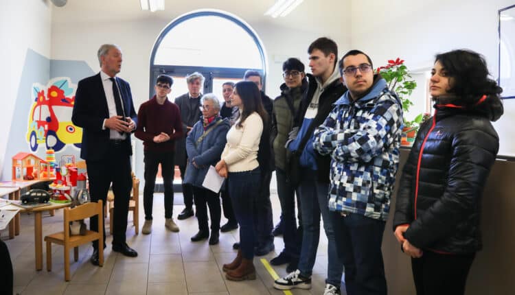 Trieste: Inaugurata un'opera realizzata da artisti in carico al Servizio Inserimento Integrazione lavorativa comunale