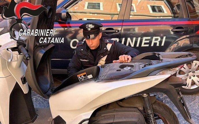San Giovanni la Punta: I militari intervengono per prestare soccorso ad un motociclista per poi scoprire che il mezzo era stato rubato, denunciato 28enne