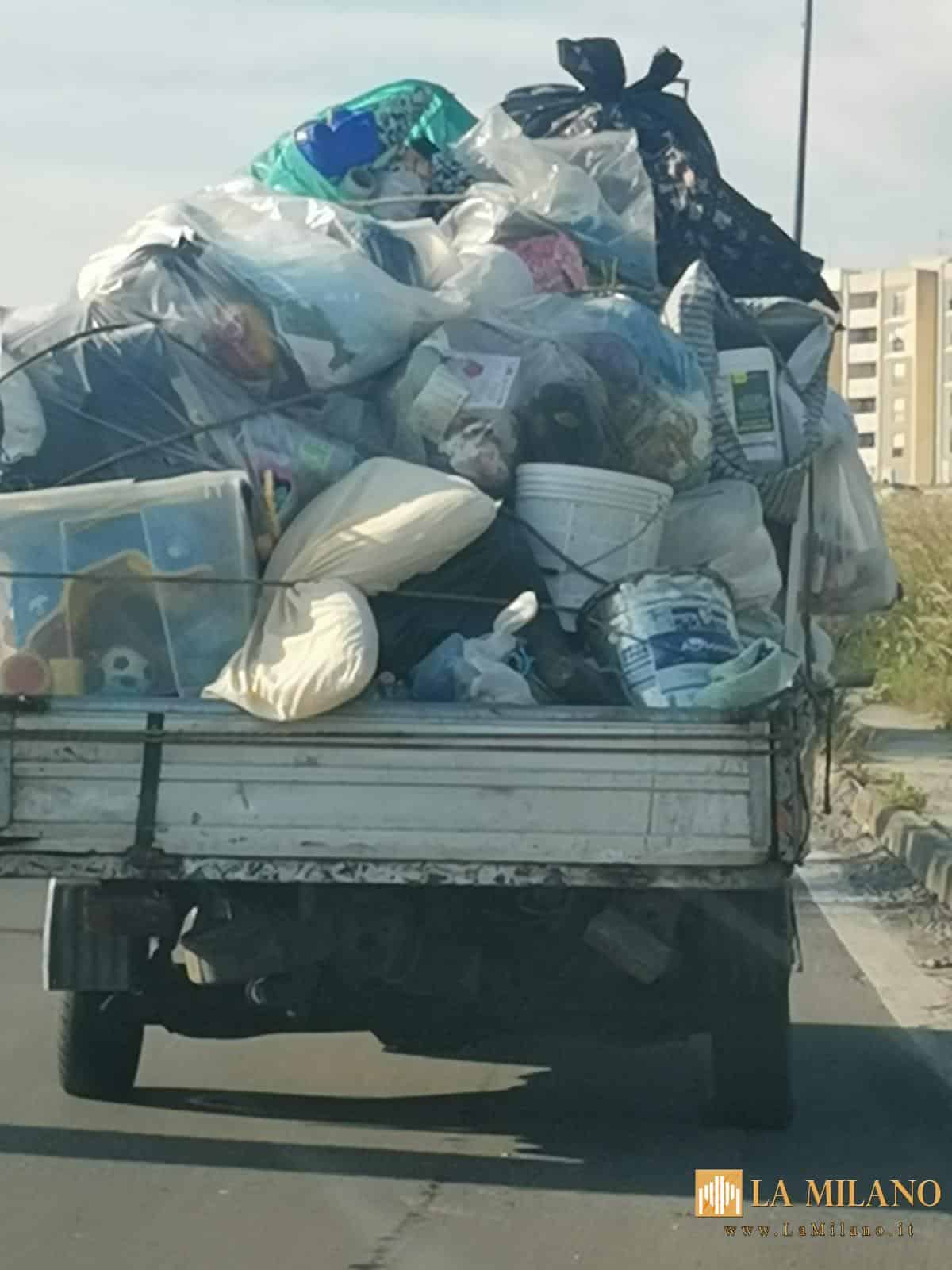 Due denunce e sequestri nel Catanese per abbandono illecito di rifiuti