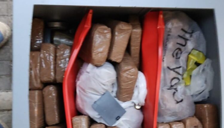 Lecce: fiumi di droga e armi, arrestate 9 persone