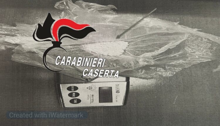 Camigliano: Arrestata coppia che tenta di disfarsi della droga nascosta in auto durante un controllo dei militari