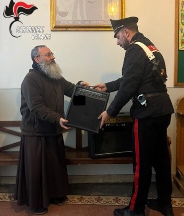 Catania: 45enne ruba due amplificatori dalla chiesa per poi pentirsi e restituire tutto