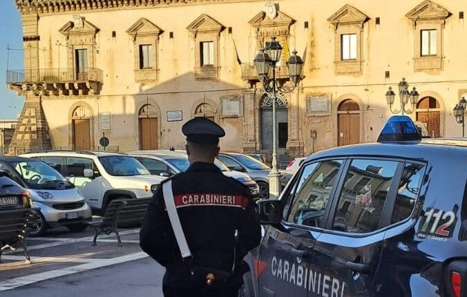 Francofonte: oltre dieci anni di minacce nei confronti dei genitori, arrestato un 30enne per maltrattamenti in famiglia