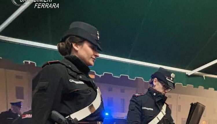 Cento: Si denuda in un ristorante e minaccia con un coltello il titolare, denunciato 42enne per atti osceni e minaccia aggravata