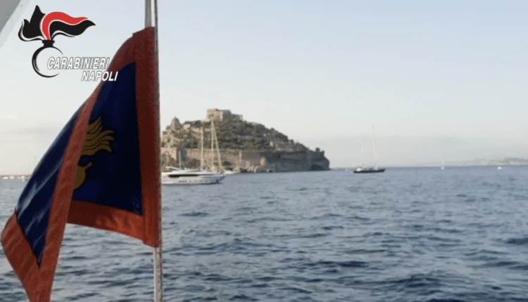 Controlli a Ischia e Procida. Arrestato spacciatore napoletano e denunciati 3 ragazzini che lanciavano sassi