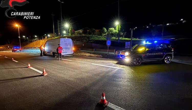 Potenza: Servizio di straordinario di controllo, centinaia le persone ed i mezzi controllati