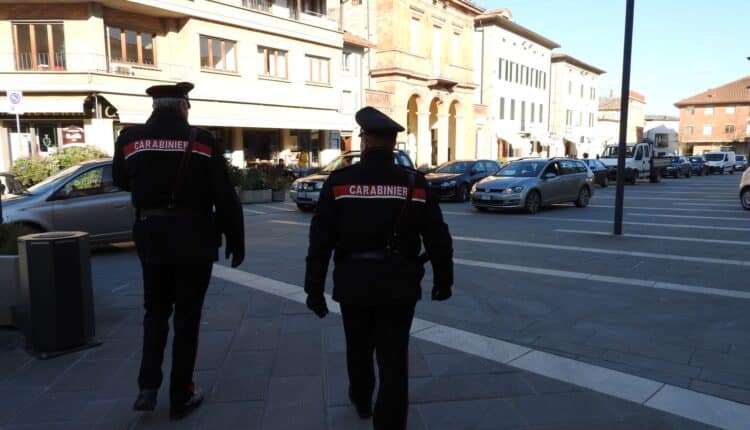 San Giustino: I Carabinieri intervengono per un'accoltellamento per poi trovare in casa della droga, denunciati due fratelli