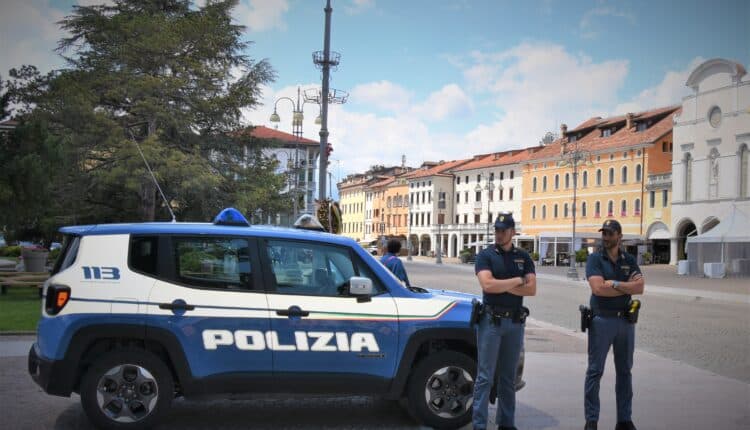 Belluno: Insulta e minaccia l'ex compagno 46enne, 53enne arrestata in flagranza di reato