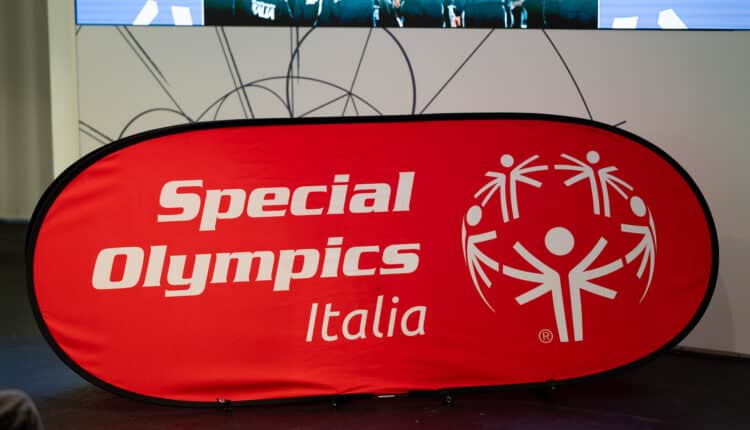Fontana: “Lo sport è un mezzo per l’inclusione”, accesa a Palazzo Lombardia la torcia per Special Olympics 2025