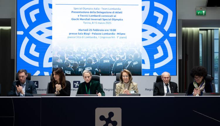 Fontana: “Lo sport è un mezzo per l’inclusione”, accesa a Palazzo Lombardia la torcia per Special Olympics 2025