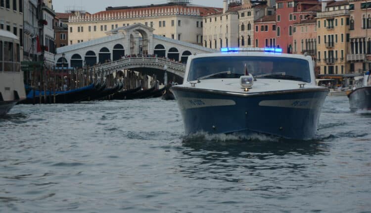 Venezia: Polizia di Stato, prevenzione e contrasto del fenomeno dei borseggi. 17 fogli di via emessi dal Questore