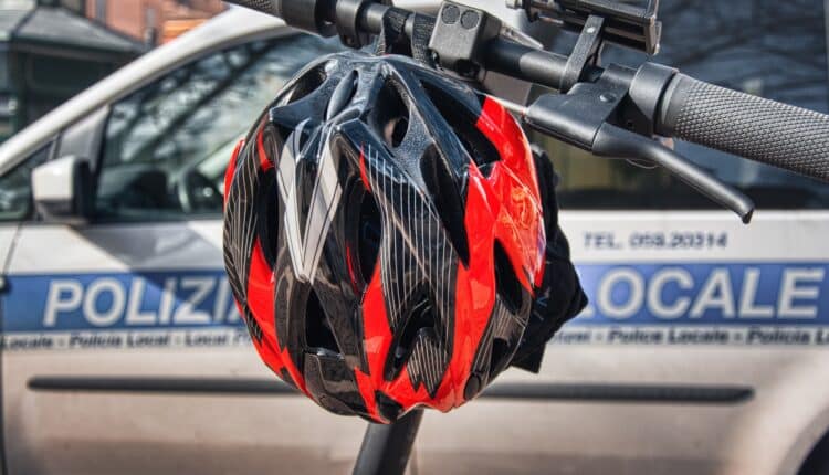 Modena, controlli su monopattini. Molti non indossavano il casco e sono stati multati