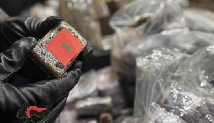 Napoli e Caserta: Carabinieri infliggono un duro colpo alla criminalità organizzata. 750 chili tra hashish e marijuana sequestrati, 4 persone arrestate
