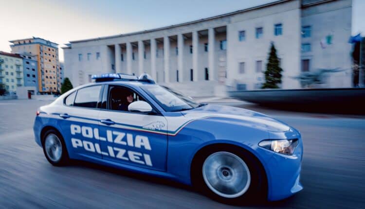 Bolzano: Una donna e il figlio minorenne tentano di imbarcarsi su un volo per Londra con passaporti falsi. Arrestata ed espulsa la cittadina iraniana