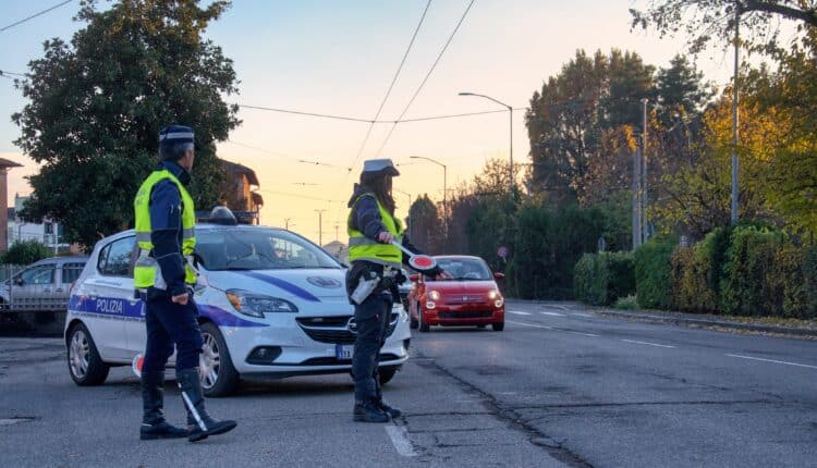 Modena: controlli stradali, 110 veicoli oltre i limiti di velocità