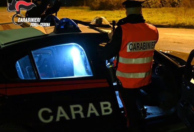 Cesena: Viola il provvedimento di divieto di avvicinamento alla moglie cercando di entrare in casa della donna con la forza, arrestato