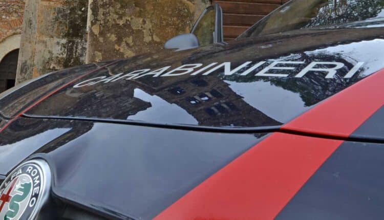 Ravenna: Rubano una giacca e scappano via. I Carabinieri arrestano un 30enne e denunciano il complice