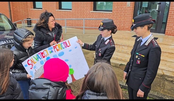 Goro: il neoeletto Consiglio Comunale dei Ragazzi in visita alla Stazione dei Carabinieri