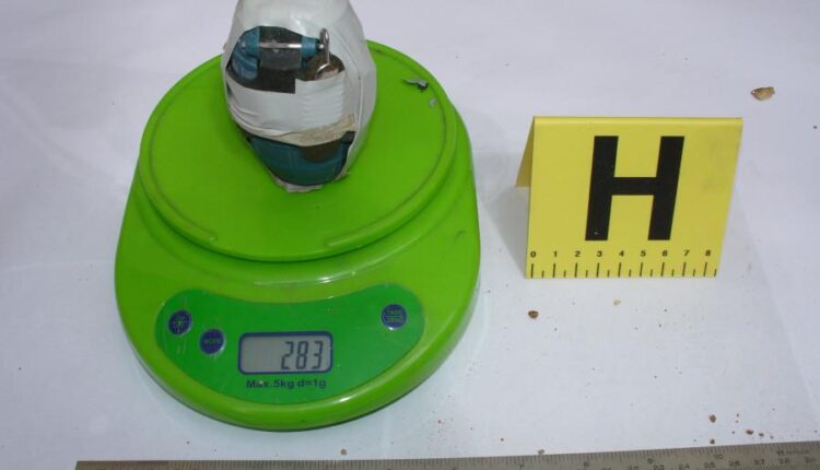 Lecce: fiumi di droga e armi, arrestate 9 persone