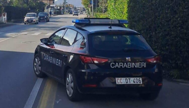 Lucca: Abbassa il finestrino dall'auto ma viene tradito da un fortissimo odore di cannabinoidi, arrestato 22enne