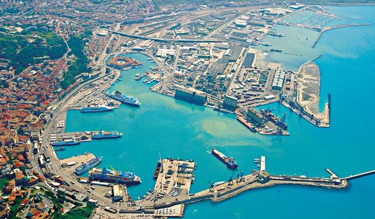 Ancona: Esalazioni di odori sgadevoli provenienti dal porto, campionamenti della qualità dell'aria sottoposti ad indagine
