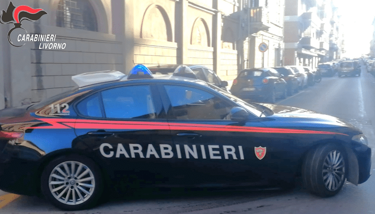 Piombino: sorpreso a rubare alcolici in un supermercato, denunciato dai Carabinieri