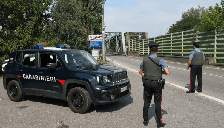 Castiglione delle Stiviere: gira con una pistola in auto ed al controllo aggredisce i Carabinieri, arrestato