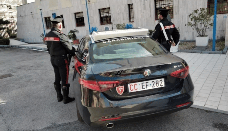 Aprilia: voleva lanciarsi da un cavalcavia, i Carabinieri salvano un uomo di 41 anni