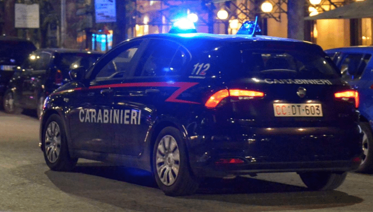 Latina: minaccia di lanciarsi sui binari, i Carabinieri salvano un uomo di 51 anni