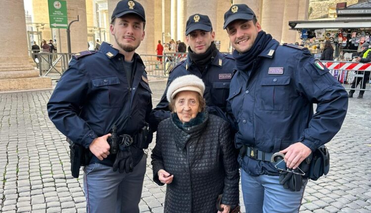 Roma: nonnina "rapita" dal Cupolone perde l'orientamento e cade fra le braccia dei poliziotti del Commissariato Borgo