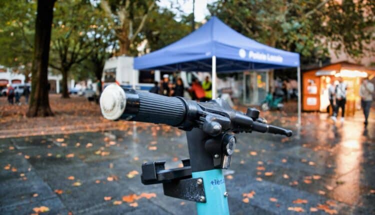 Modena: sabato 15 febbraio, un gazebo informativo della Polizia Locale sulla sicurezza stradale e sulle regole per l'uso dei monopattini