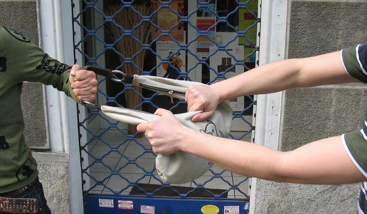 Napoli: Banda di giovani aggredivano passanti a scopo di rapina, convalidate le misure cautelari per 6 soggetti