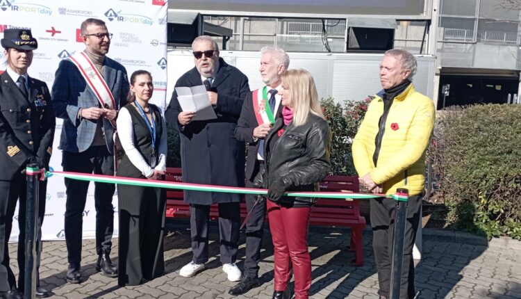 Pisa: violenza contro le donne, il Presidente Mazzeo all'inaugurazione della panchina rossa all'aeroporto "Galilei"