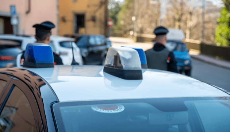 Lucca, 40enne vittima di sex extortion paga 4 mila euro prima di denunciare