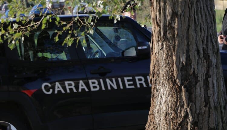 Maria Capua Vetere: Trascina a terra il Carabiniere che lo aveva sorpreso a spacciare per poi darsi alla fuga, arrestato 44enne