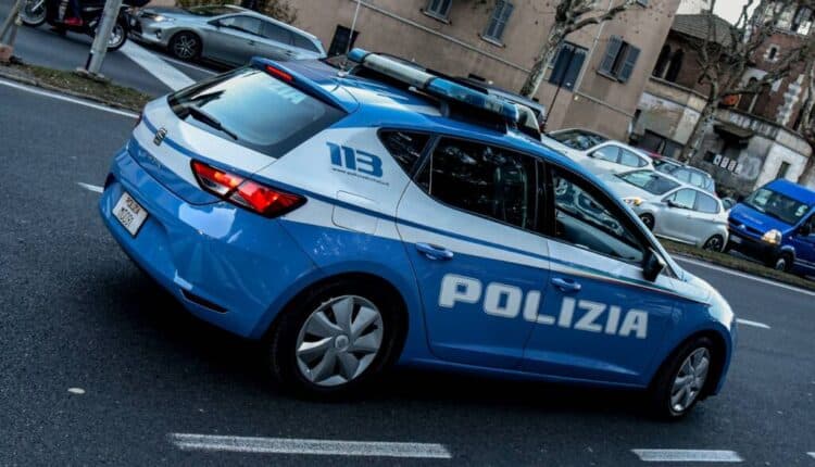 Como: calci e insulti agli agenti e un coltello nello stivale, denunciata 41enne di Porlezza