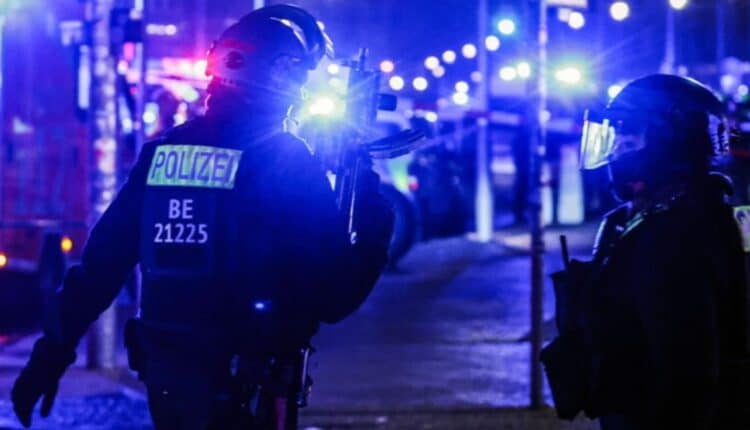 Berlino, arrestato l'aggressore dell'attacco al Memoriale dell’Olocausto: si tratta di un 19enne proveniente dalla Siria