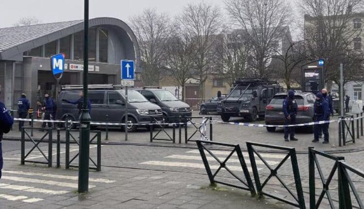 Sparatoria a Bruxelles in metropolitana: nessuna vittima, la polizia cerca i responsabili