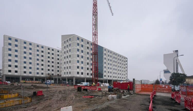 Milano-Cortina 2026, il Villaggio Olimpico di Porta Romana pronto sei mesi prima dei Giochi.