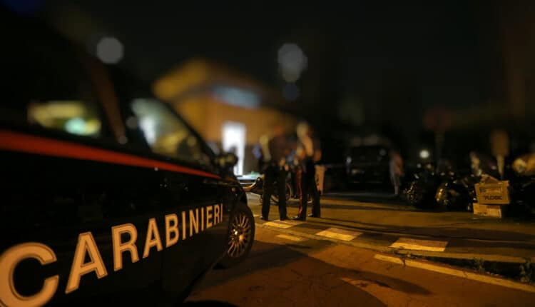 Torre del Greco: lasciato dalla ragazza accoltella il nuovo fidanzato, 18enne arrestato per tentato omicidio