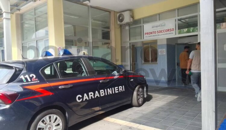Ancona, 19enne prende a pugni due infermieri. Intervengono i Carabinieri