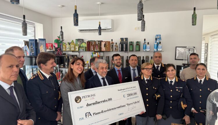 Caserta: iniziative di solidarietà della Polizia di Stato e dell'Antica distilleria Petrone, consegnato ieri l'assegno che andrà in beneficenza ai figli dei dipendenti della Polizia di Stato affetti da patologie croniche