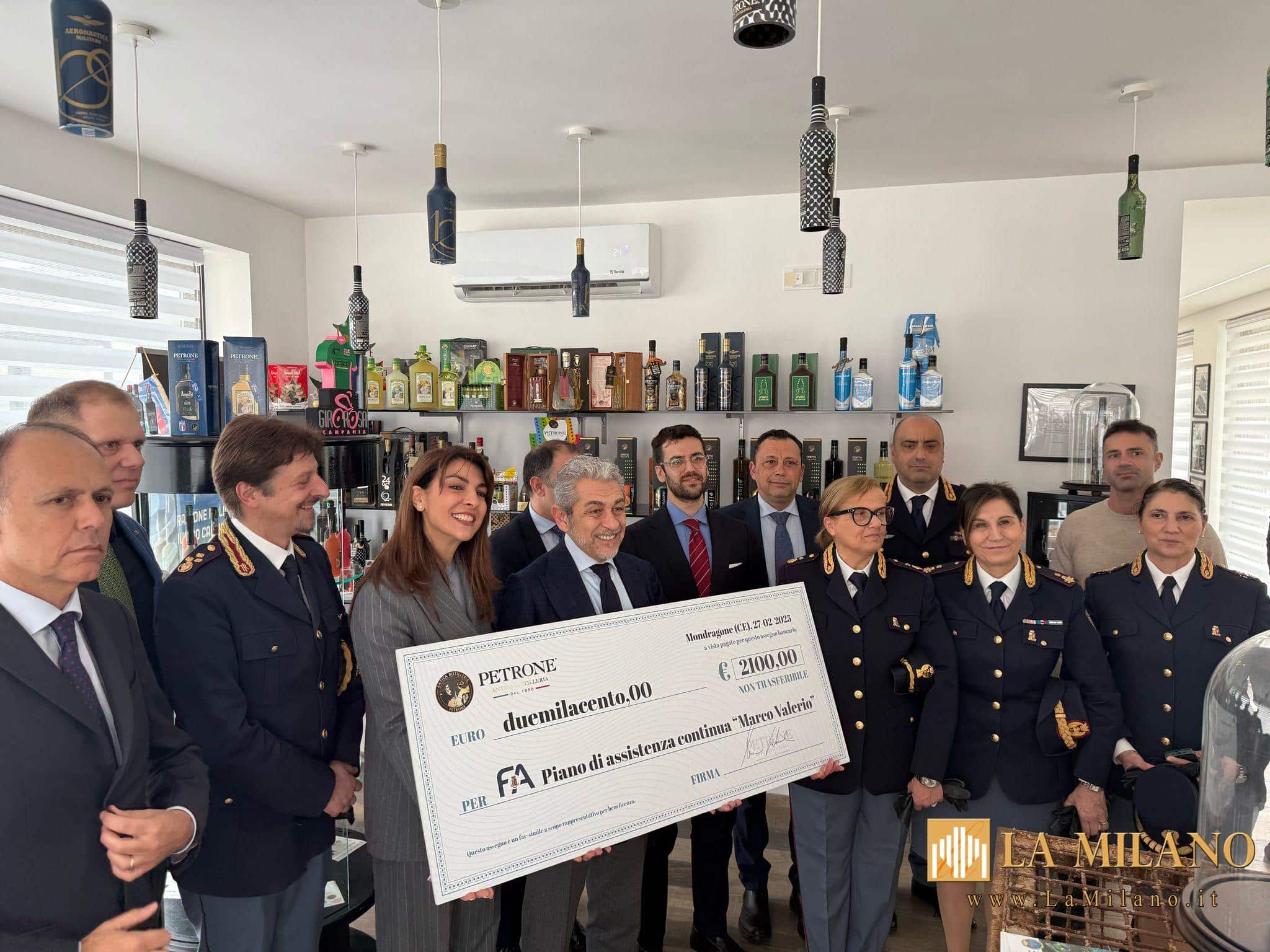 Caserta: iniziative di solidarietà della Polizia di Stato e dell'Antica distilleria Petrone, consegnato ieri l'assegno che andrà in beneficenza ai figli dei dipendenti della Polizia di Stato affetti da patologie croniche