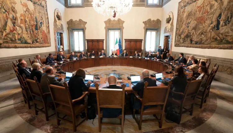 Energia, via libera al decreto bollette: aiuti per 8 milioni di famiglie e imprese. Le misure approvate dal Consiglio dei Ministri