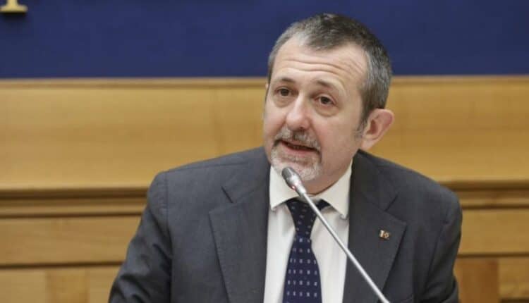 Caso Cospito, Andrea Delmastro condannato a 8 mesi: nuovo scontro tra governo e magistratura. La reazione delle opposizioni e l'attacco alla maggioranza